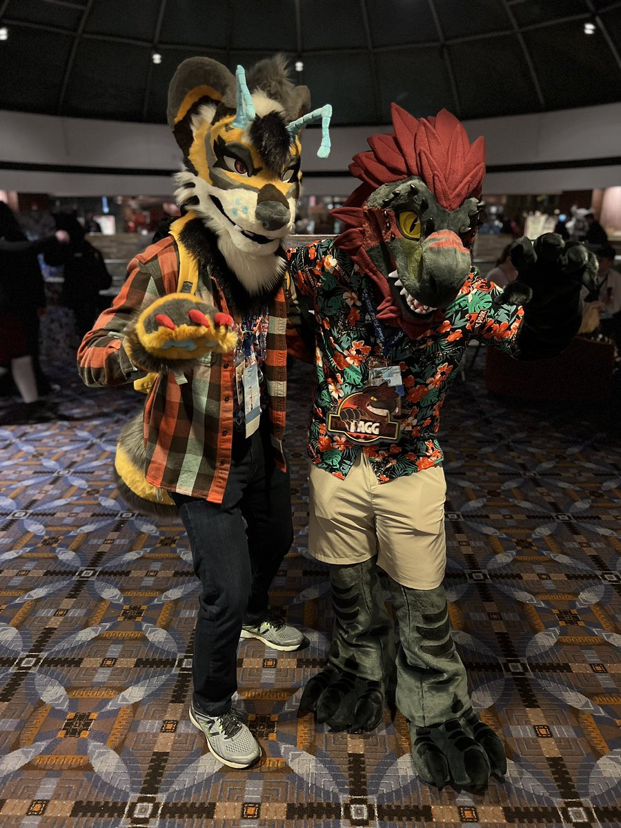 Thank you to those who offered to take a picture with my phone! I got some really nice group shots of Funnycomb this way.

#MFF #MFF2023
