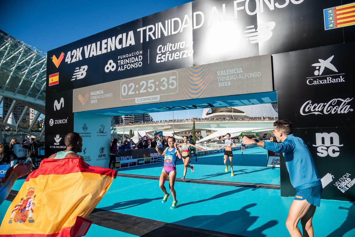 LauraLuengo's tweet photo. No sabía que se podía llorar de alegría por dentro hasta qué Juan me contó hoy en el km 40 de la maratón lo que habían hecho Yaguete y Tari.

Ya solo me tenia que dar prisa para llegar a meta, sabía que me estarían esperando 🥹.

Afortunada por haber podido vivir un día así 🫶🏼 https://t.co/aLUkrmqv0k