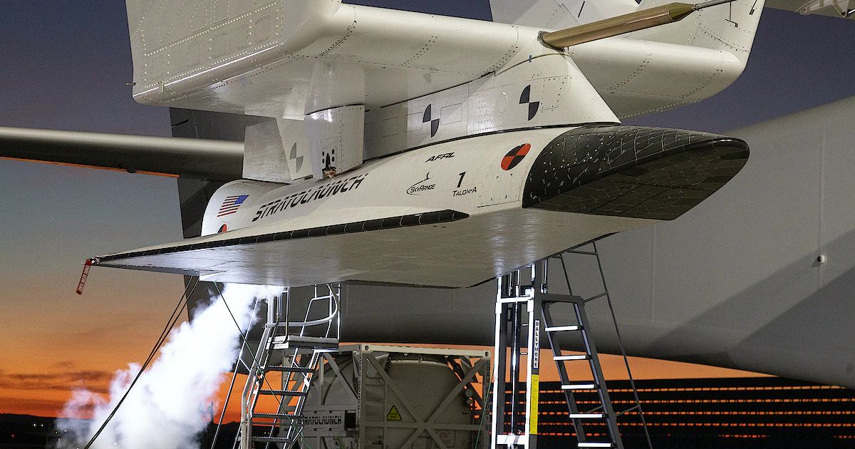 vr_guppy's tweet photo. Stratolaunch社が初の有人Talon-A超音速航空機の試験飛行を完了し、TA-1の初の有人飛行に向けて重要な一歩を踏み出した～のです #LetsRoc #flighttest
https://t.co/CGaNKaw1nB
https://t.co/cXyT5hFUMs