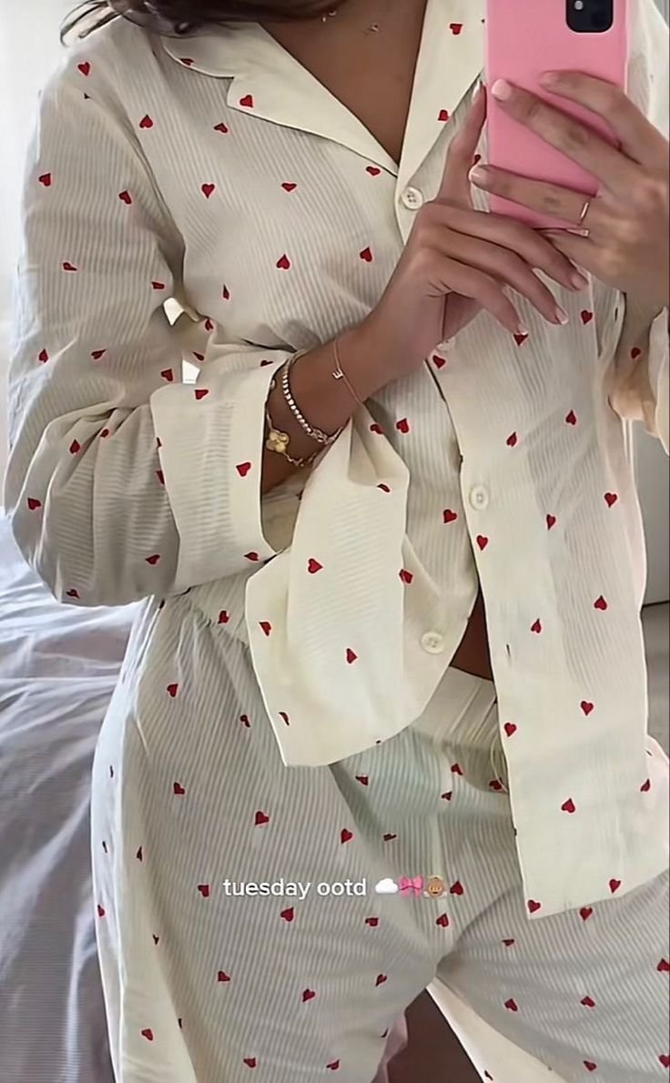liIacdaisy's tweet photo. perfect pajamas https://t.co/siCXzF1jRy