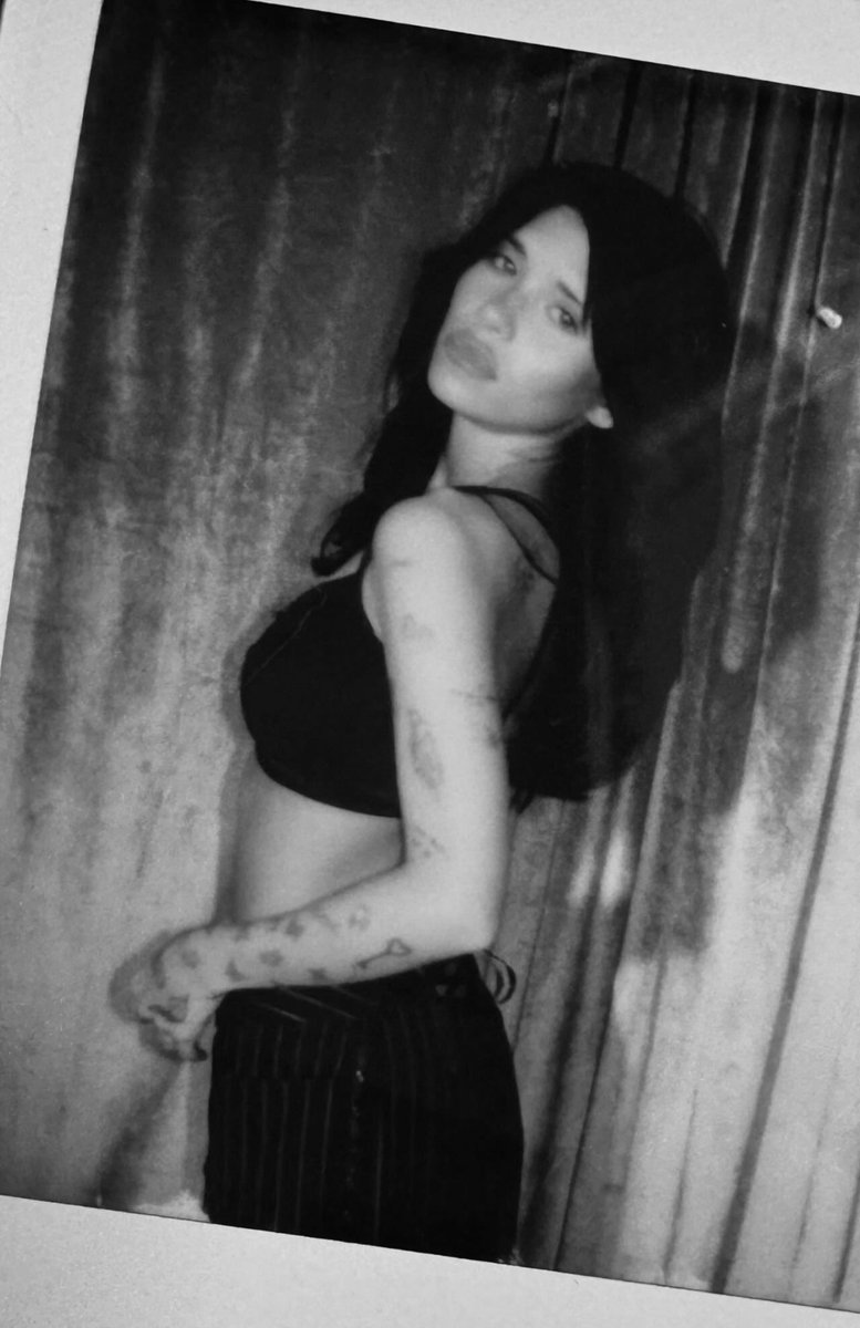 thenessanation's tweet photo. it’s girl in new york week start actin like it !!! 🖤 https://t.co/PD8eaNve7e https://t.co/AVaWxACwLH