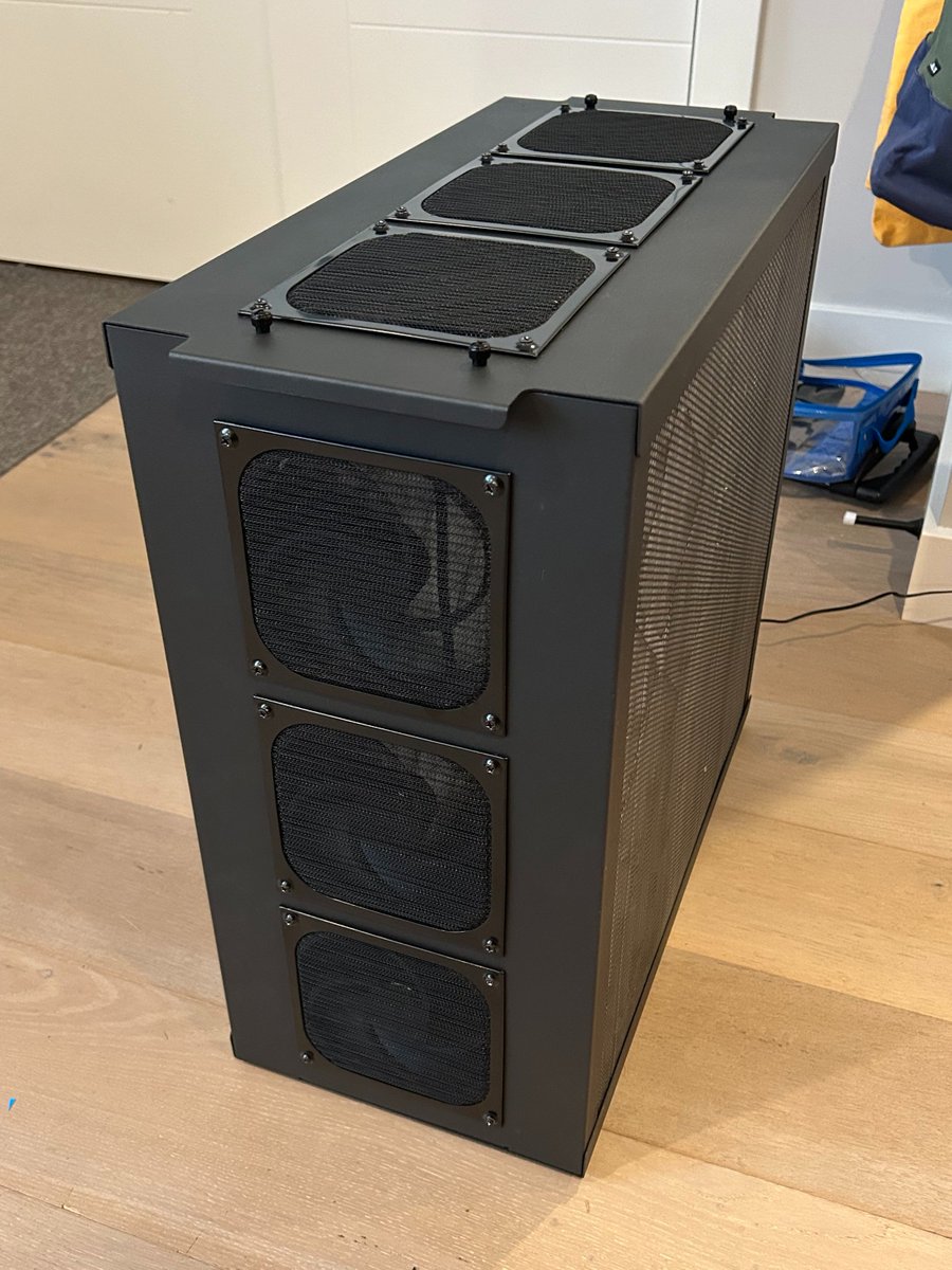 amandalhu's tweet photo. So @NukitToBeSure sent me the new TEMPEST next-gen CR box to try out and I'm pretty excited about it. It's a fully metal(!) frame for use with ArcticP14 PC fans and 2" thick 20x20" MERV13 filters and my husband described it as "the most beautiful air purifier I've ever seen." 1/ https://t.co/9l2DS9rNPf