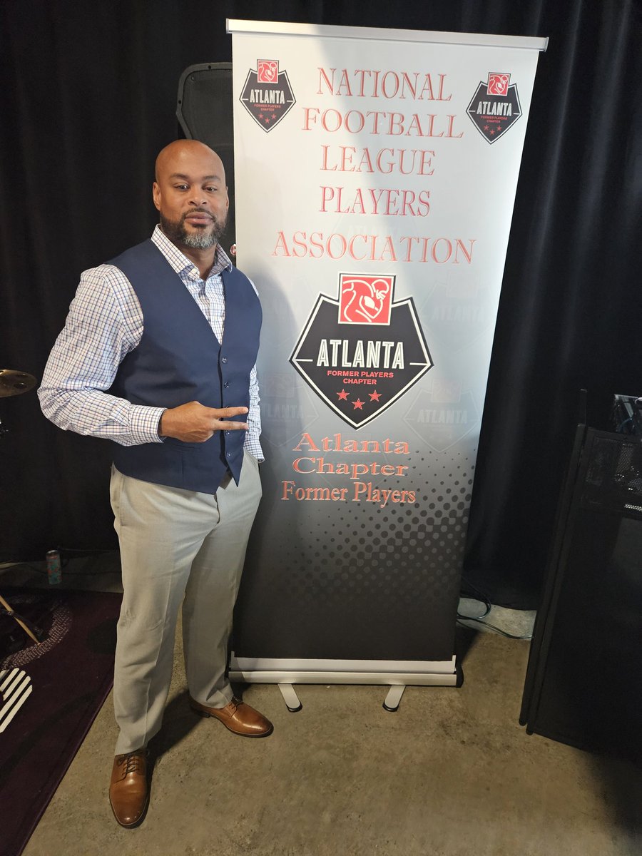 tmason18's tweet photo. Great event by @WaltHarrisnfl and the @NFLPA #Atlanta chapter. #toydrive event and gathering of @NFLPAFmrPlayers #ATL #giveback https://t.co/7mDjYZ8Spb