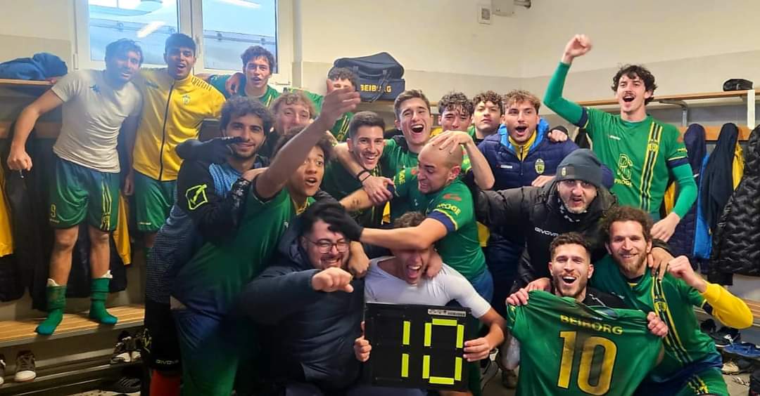 danielecallea's tweet photo. Vamosss!!
Uniti si vince!!
#beiborg #Borgaretto #wearethebeiborg #oltrelacategoria #ilovethisgame #finoallafine #football #soccer #thisisfootball #family #friends https://t.co/Jqn94NkSW4
