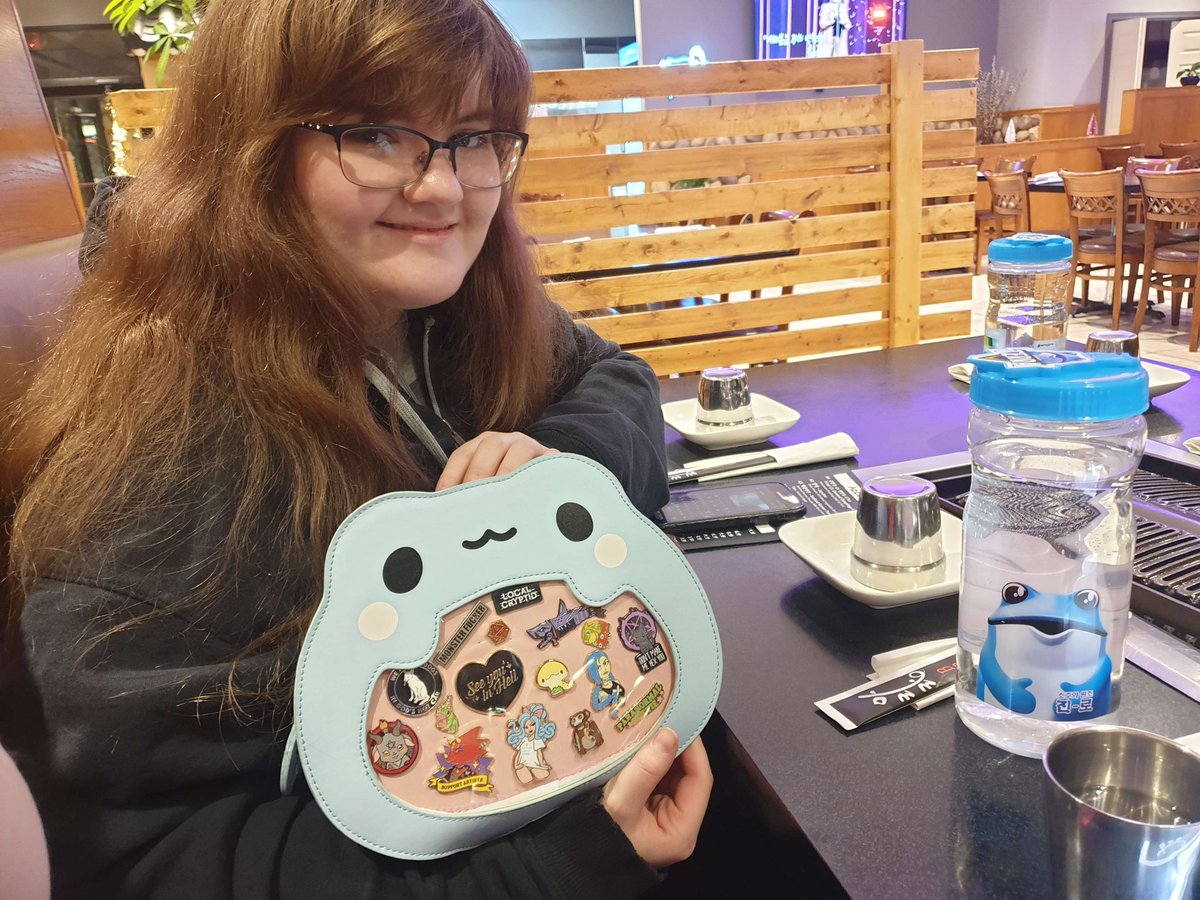 SleepyHallowo's tweet photo. Arirang K-BBQ last night of MFF with friends. I'll miss everyone!! (PS My bag and the blue frog are twins) https://t.co/Y00UUZBZ51
