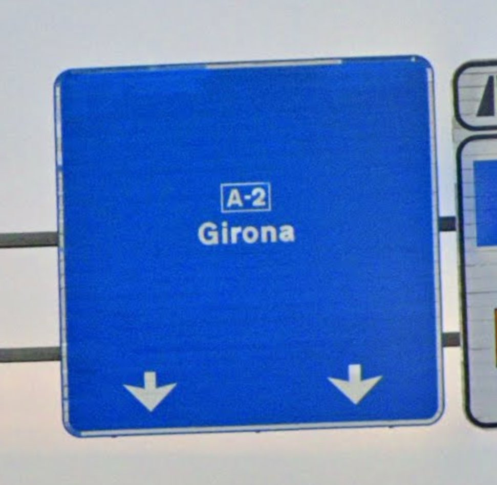 No tinc ni idea de qui està al càrrec de dissenyar els cartells de trànsit, però a cada actualització activen tots els meus TOC. Cada cartell té una mida i disposició diferents, cosa que fa que manquin completament d'harmonia. 
Fins aquí el tuit random de la nit.