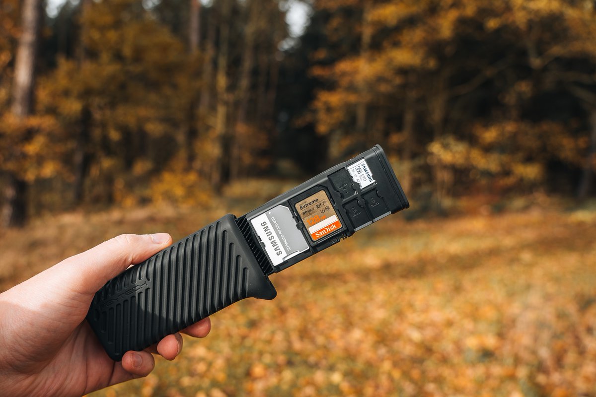 PGYTECH_global's tweet photo. Effortlessly blend the seasonal chill with swift data transfer! 📸 Immerse yourself in the beauty of falling leaves, all while elegantly preserving your memories with unparalleled style.
@fabian_fassonge
#PGYTECH #cardreader #tfcard #sdcard #datatransfer #simcard #Maillard https://t.co/xTs0u6sGuU