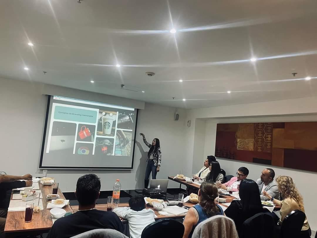 kikasel's tweet image. Así se vivió la ponencia, el networking y la primera comida para cerrar el año.  Presentación de lo que viene y nuestras membresías. 👌🏻✨ #comidaempresarial #networkingbusiness #SabadoDeGanarSeguidores