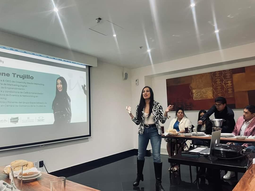 kikasel's tweet image. Así se vivió la ponencia, el networking y la primera comida para cerrar el año.  Presentación de lo que viene y nuestras membresías. 👌🏻✨ #comidaempresarial #networkingbusiness #SabadoDeGanarSeguidores
