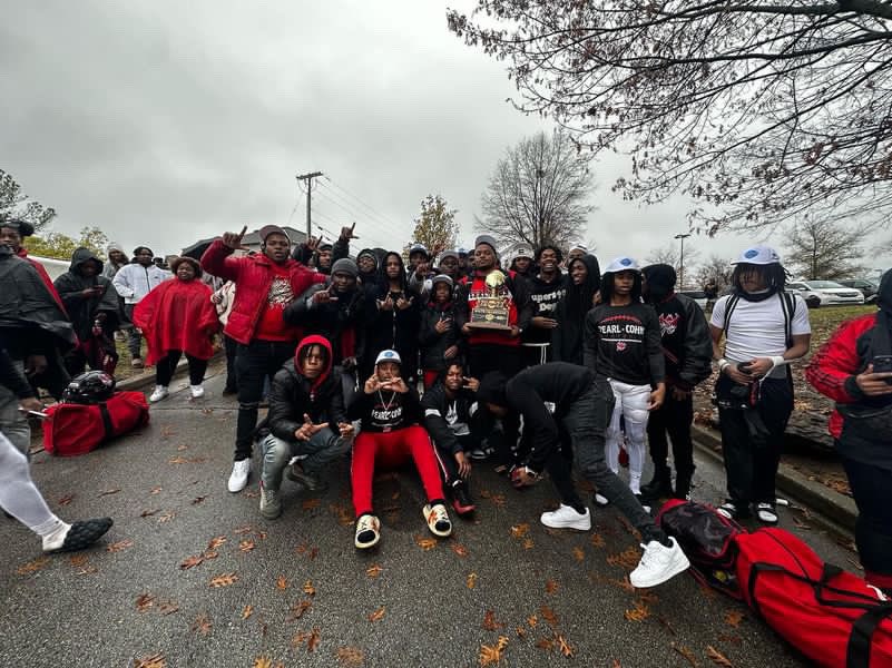Maurice_Holt23's tweet photo. State champs man! Couldn’t have asked for a better season. Love to the class of 24’ thank you for being my brothers. #44out. #juniorsznloading https://t.co/zS3TZCZc1G