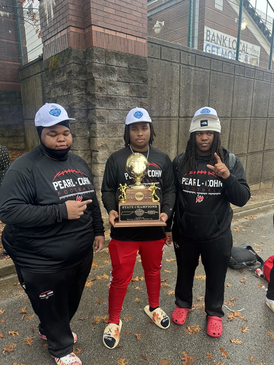 Maurice_Holt23's tweet photo. State champs man! Couldn’t have asked for a better season. Love to the class of 24’ thank you for being my brothers. #44out. #juniorsznloading https://t.co/zS3TZCZc1G