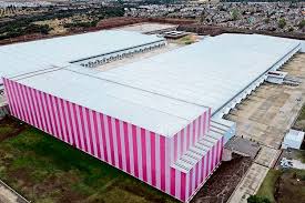 No es un Suburbia abandonado, es la "mega-farmacia" con la que López Obrador pretende solucionar el desabasto de medicamentos que él mismo generó.

AMLO es un sujeto bastante primitivo y ordinario. Un absoluto neófito en políticas públicas. Dada su limitada inteligencia, cree