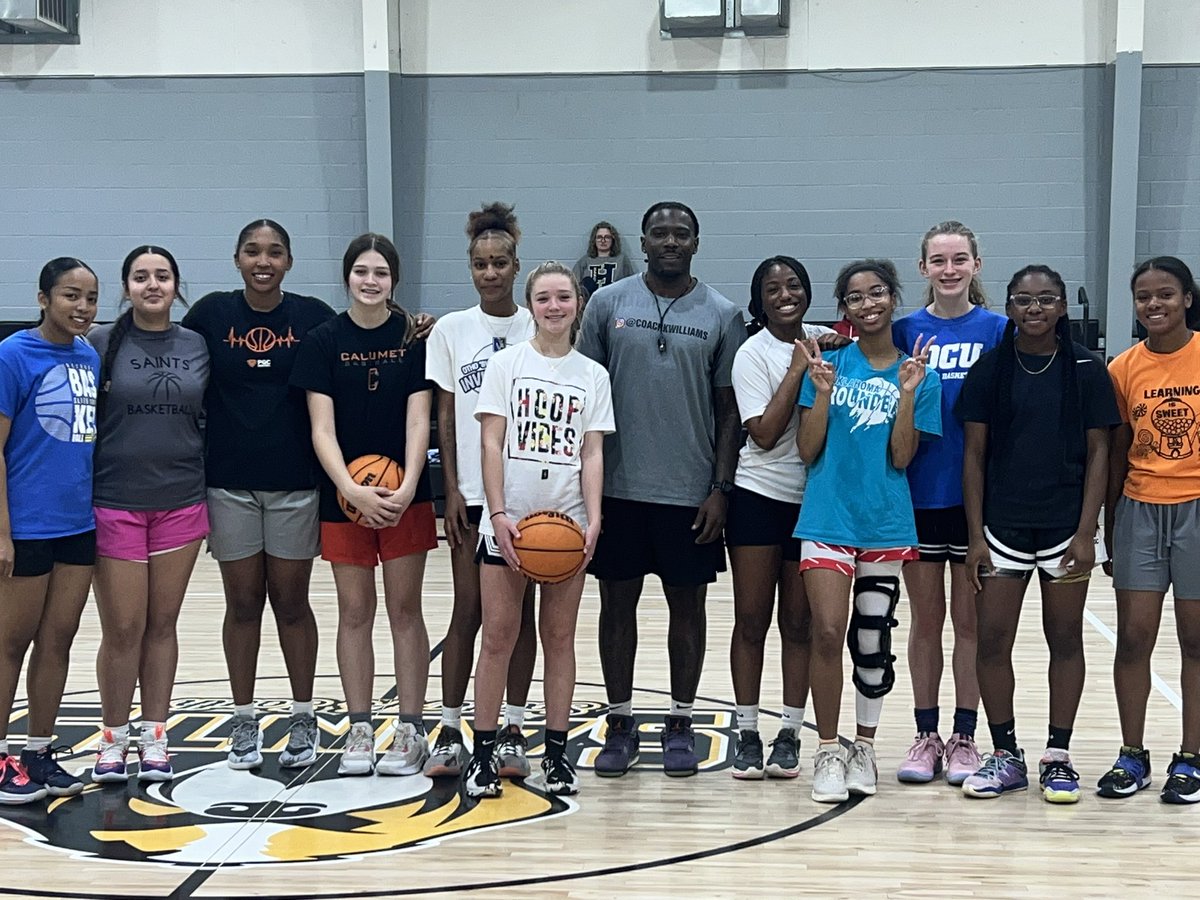 ok_royallegacy's tweet photo. Had a great workout today with @Coachkellwill !! Our girls enjoyed every second of it can’t wait till next time . Missing 5 girls but it was a great workout ! @Maliyah_lansang @Fatima @brenleeVoss @daanaiyaaa_ @addiferguson31 @DadreannaF @LandonSaliyah @tristynkirkes13 @CogburnRiver @Baller11Kamyiah @SashaElledge @rostro_fatima44 
@ZBallin0 @Jaclyn5Lara @Sarahi
@GrimmettCoral 
#OKRL #Family #WeWill