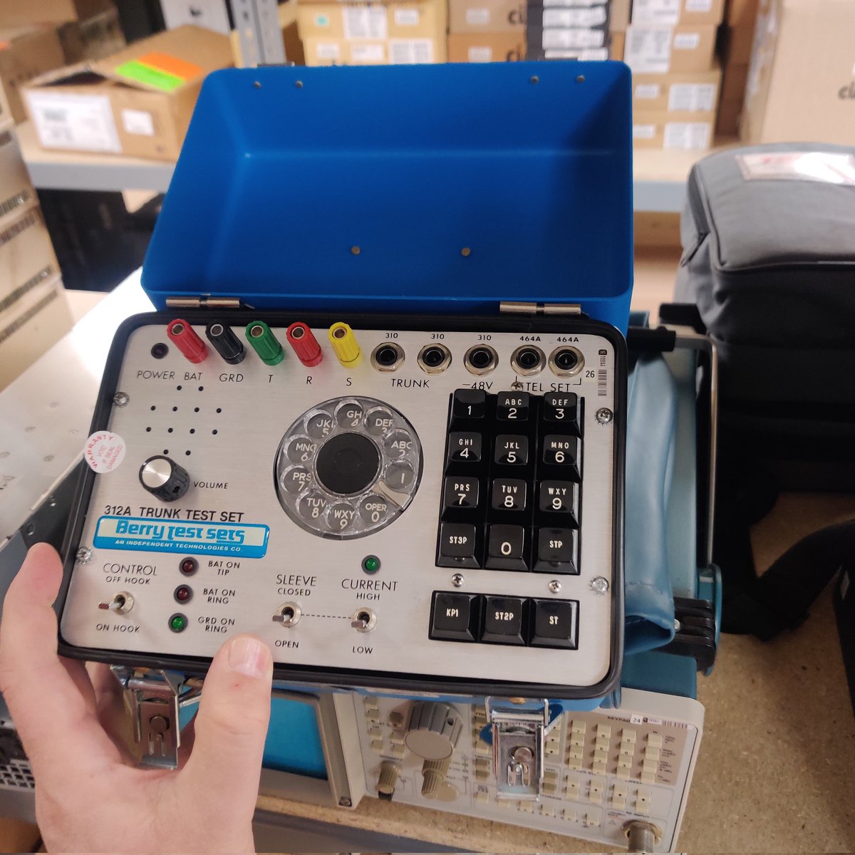 domfar's tweet image. Blue box