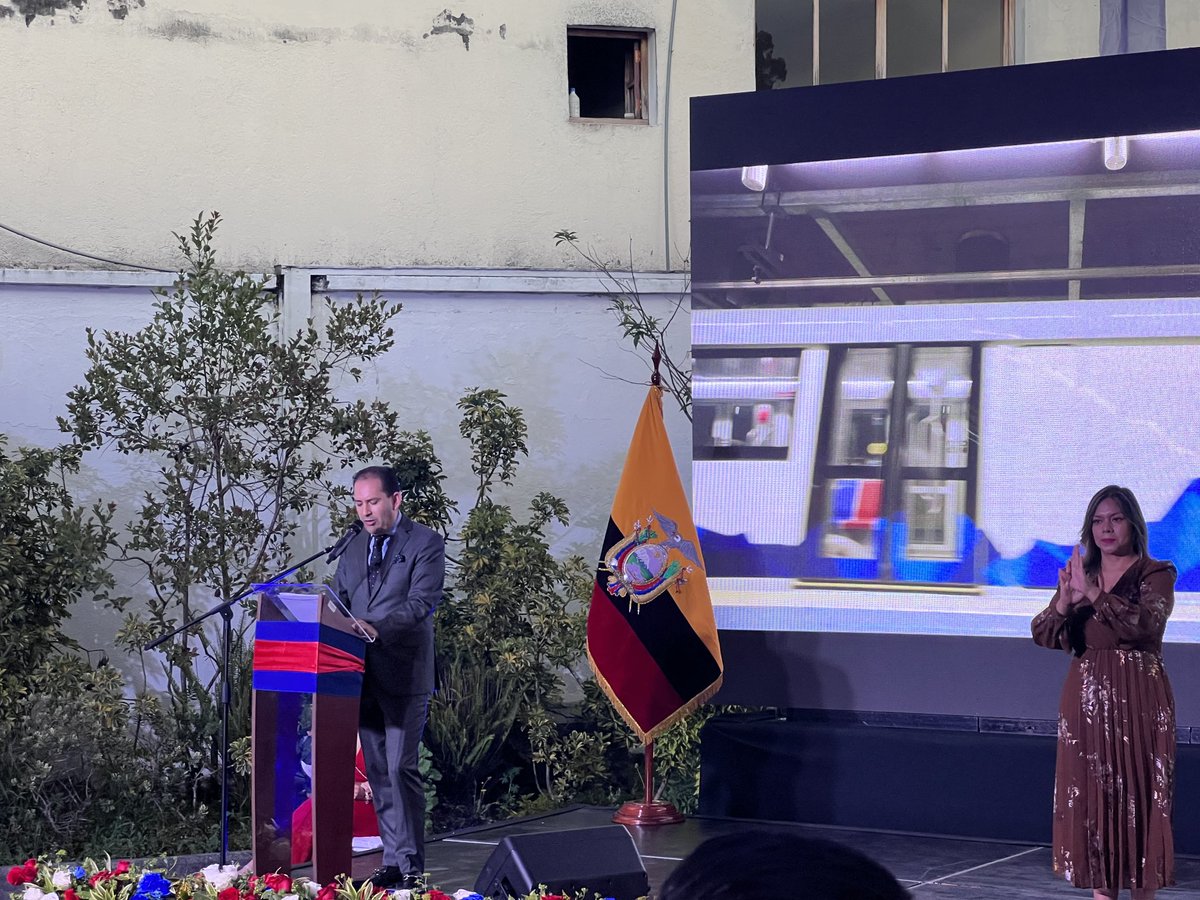 hoyos_guerrero's tweet photo. ⁦⁦@hugovillacres⁩, ha ofrecido un discurso magnífico. Muy emotivo. 

Rara mezcla equilibrada de relato personal, detalles técnicos, minuciosidad mezclada con emociones, celebración del equipo ⁦@MetrodeQuito⁩, reconocimiento a autoridades anteriores...

Enhorabuena! https://t.co/oaHKHT7pdo