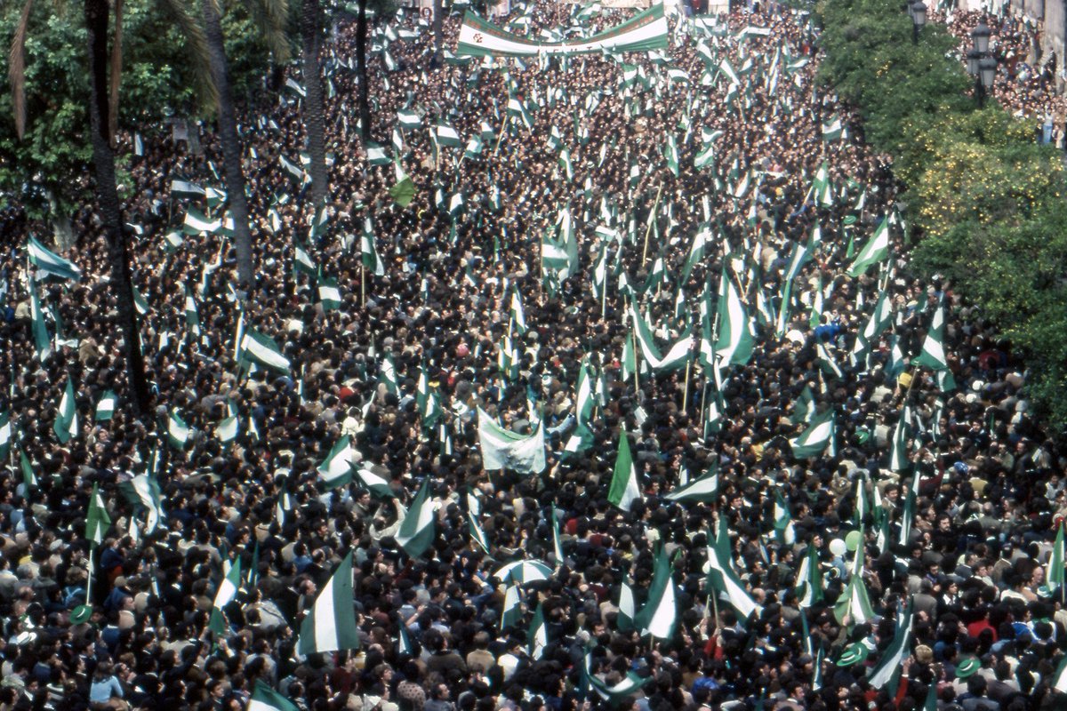 migueldsacc's tweet photo. 4 de Diciembre de 1977.
Las calles de Andalucía se inundan de #arbonaidas en señal de fuerza, amor y lucha por nuestra tierra. Después de 46 años seguimos manteniendo y revindicando aquel legado que acabó con #GarcíaCaparrós aún sin saber quién y por qué.
¡¡Viva Andalucía!! https://t.co/kA6IFdtFU5