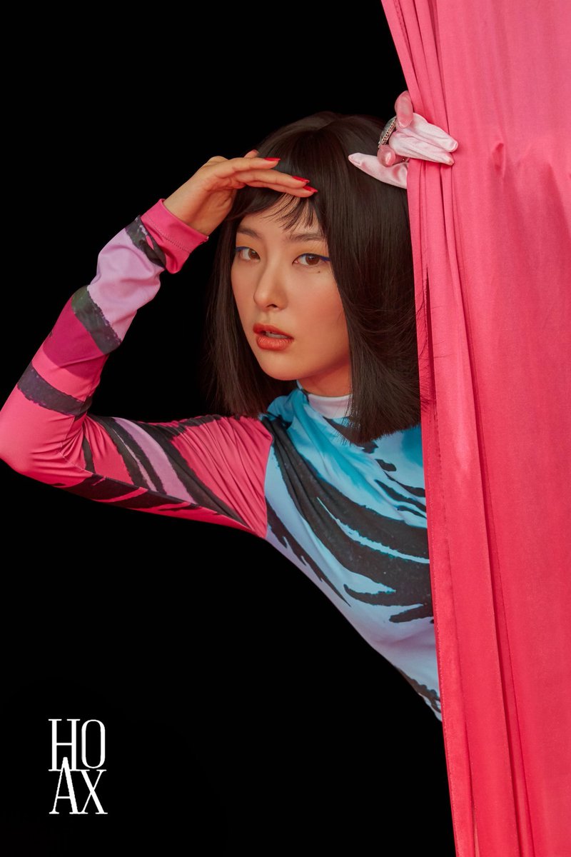 HoaX_ofc's tweet photo. Truth Or HoaX 🎭 HoaX's Debut Mini Album
« ZIMZALABIM: Concept Photo »
CONSEGUE ADIVINHAR QUEM EU SOU?
Membro 🧜🏽♀️
Codinome: Sirena
Especialidade: Atração
#HoaX #TruthOrHoax https://t.co/8fHZpVUlzL