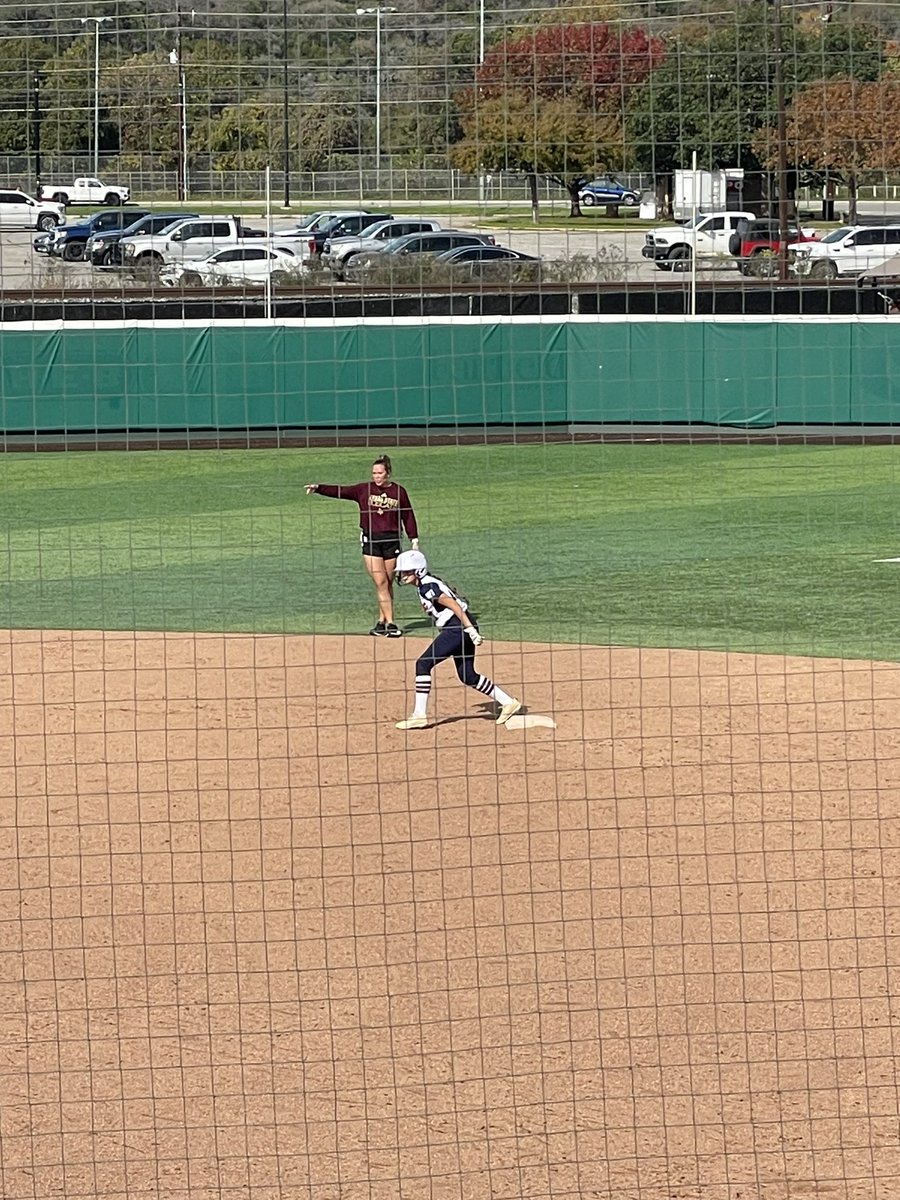 HallieJohns2027's tweet photo. Thank you @TXStateSoftball for camp today! It was an awesome opportunity to play on the field, and l enjoyed all the feedback. #txstatesoftball #hornets #ECsoftball https://t.co/ckOsUfGCMF