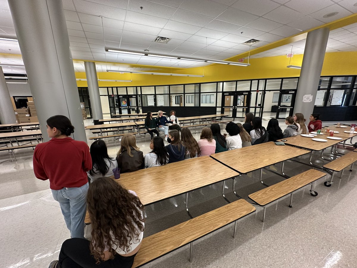 CoachTanyaRM's tweet photo. #RMXC Paper Plate Awards!!  @XCCoachKen 🚀💛🖤♥️🚀 @RocketsSportsRM @RMHS_principal @Rocket__Nation @RMathleticboos1 https://t.co/UmfXUgKN0d