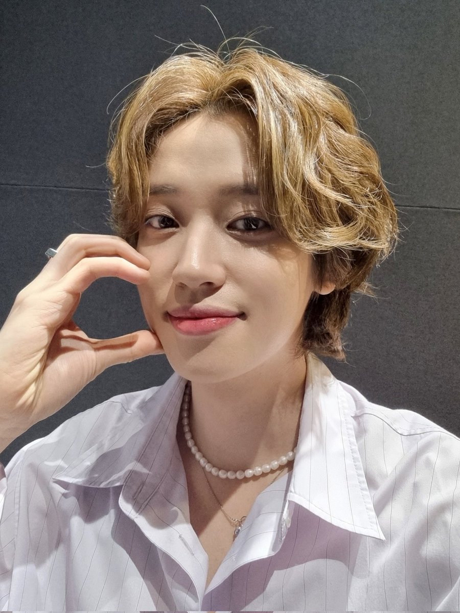 [#녤모닝👋]

녤모닝~
안녕 ㅎ
어떻게 지내고 있어???
이번 주에 드디어 만난다~~~~
나 진짜 열심히 ㅎ 준비하고 있으니까
기대 많이 해줘!!!!
힘내구!! 일요일에 만나❤️

#니엘 #NIEL