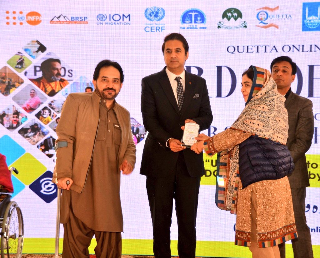 Commissioner Quetta Mr @hamzashafqaat as guest of honor in #IDPWD23
Shield distribution in Disability rights heroes who are working for #معاشرہ_وہ_جو_سب_کا