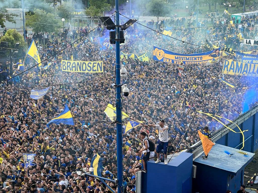 la12tuittera's tweet photo. 🤯35 MIL HINCHAS de #BocaJuniors estuvieron hoy pidiendo que haya elecciones.

📊 @ElCanaldeBoca 📸 @BocaRRPP 

https://t.co/cWpwvNewd6
