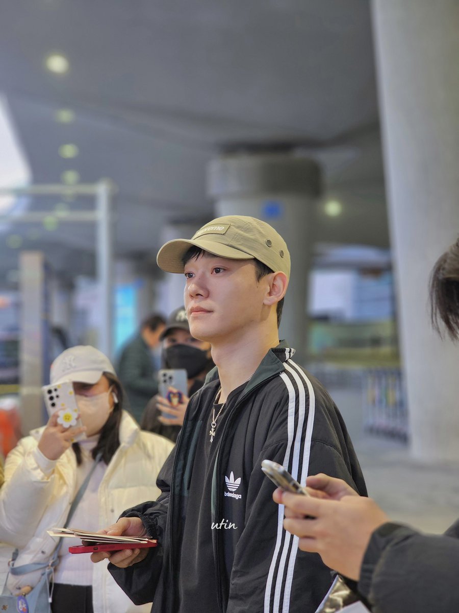 WITHKINGJD's tweet photo. Jongdae's SO pretty without even trying. 🥺🥰 #CHEN #첸 https://t.co/A3kRRupbkD