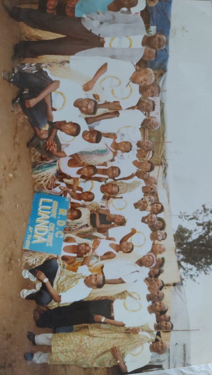 IsokoUSA's tweet photo. Ravi de voir exhiber cette danse mythique de nos parents et de nos aïeux. #Intore est pratiqué par les Tutsi et Hutus  de Bujumbura à Goma en passant par Kigali. De Rutshuru à Masisi, la troupe #Umudiho #Hutu  avec la troupe #IRIBA #Tutsi. Voir photo archives de 1999 à Goma. https://t.co/HR39mw8epG