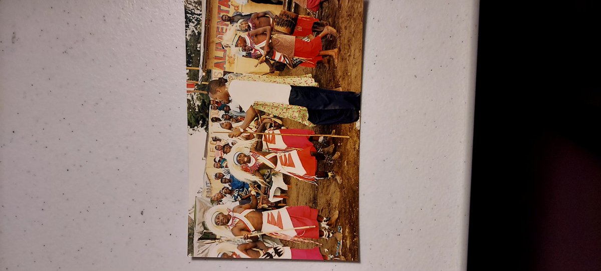 IsokoUSA's tweet photo. Ravi de voir exhiber cette danse mythique de nos parents et de nos aïeux. #Intore est pratiqué par les Tutsi et Hutus  de Bujumbura à Goma en passant par Kigali. De Rutshuru à Masisi, la troupe #Umudiho #Hutu  avec la troupe #IRIBA #Tutsi. Voir photo archives de 1999 à Goma. https://t.co/HR39mw8epG