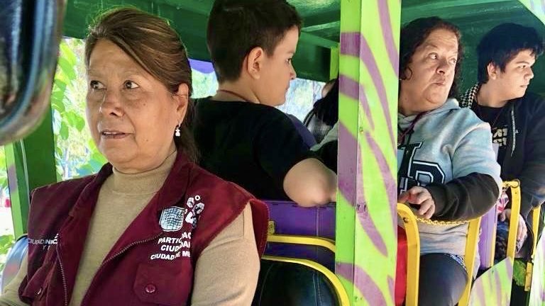 Todos_Somos_PC's tweet photo. ¡Súmate al plan! 😊🚍

Explora la #LaCiudadQueLoTieneTodo con Participación Ciudadana y @turismocdmx en los recorridos gratuitos de #ColibríViajero, un Programa del @GobCDMX.🐦

¡Pregunta sobre las próximas salidas!🗺️

#TrabajamosParaTi https://t.co/pMnfOy7gVm
