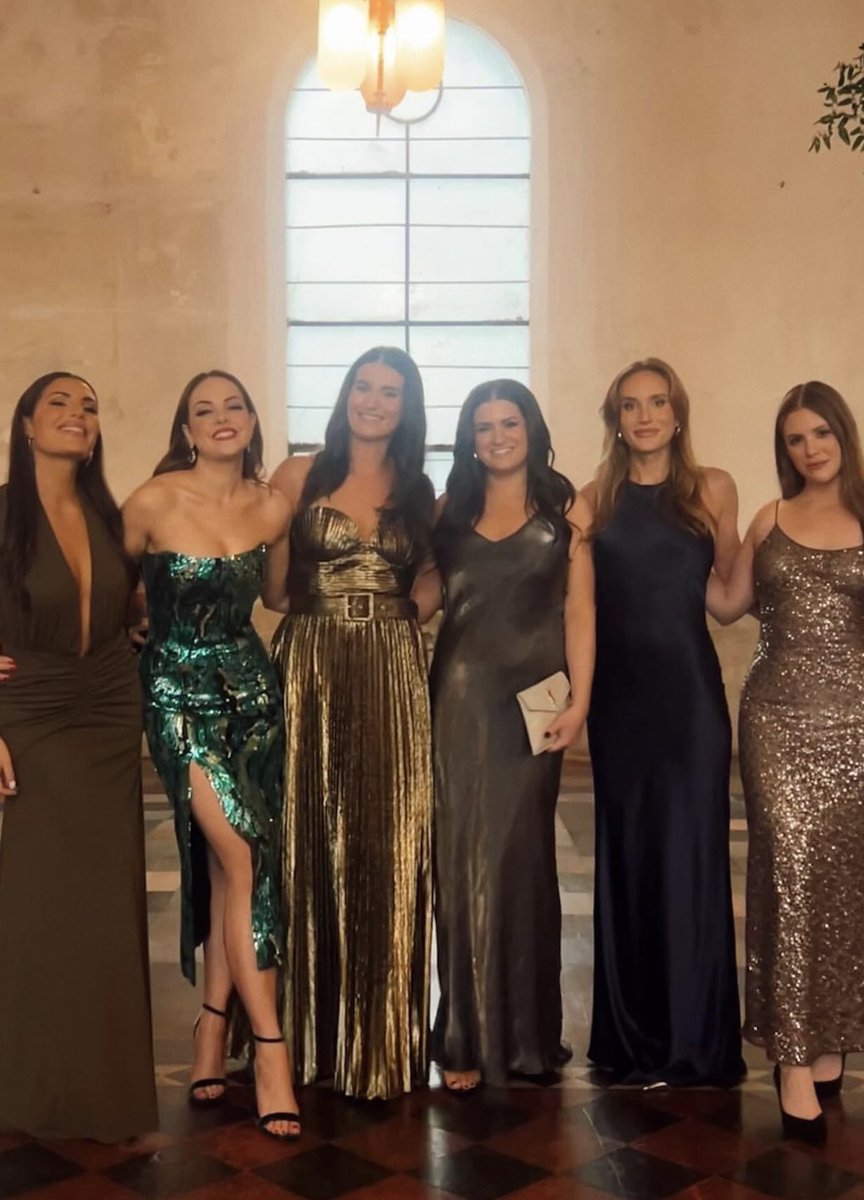dynasty_archive's tweet photo. Fallon’s dress omg !! @LizGillies 🫠🤍 https://t.co/eVSlsSrW2N