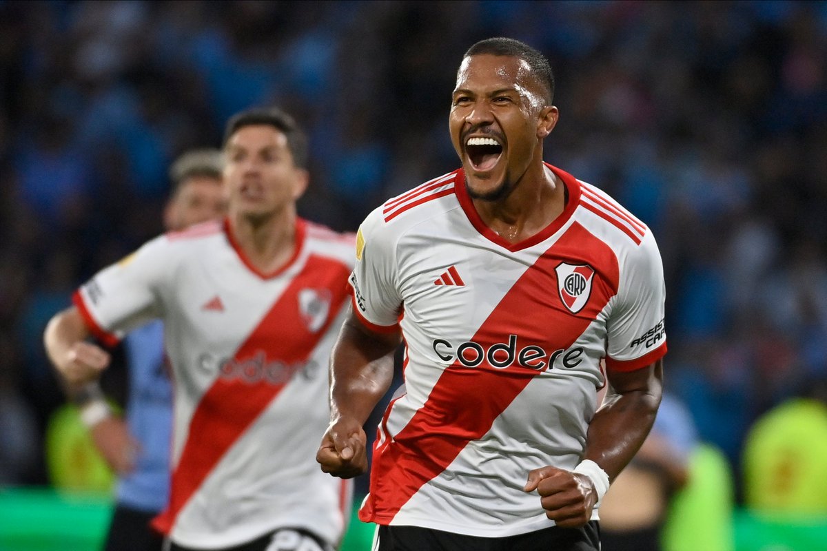 RiverPlate's tweet photo. ACÁ ESTOY YO 😎