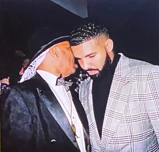 anonymousplugs's tweet photo. Grateful for the love and support from two style icons! ๐๐ฝ Thank you, @champagnepapi, for showing love ๐ซถ. And a special shoutout to the one and only @therealdennisg for always bringing the flyest looks. Your support means the world to me! ๐๐ฝโจ #customdurag #dialedin #durag https://t.co/fm51C3m5FA