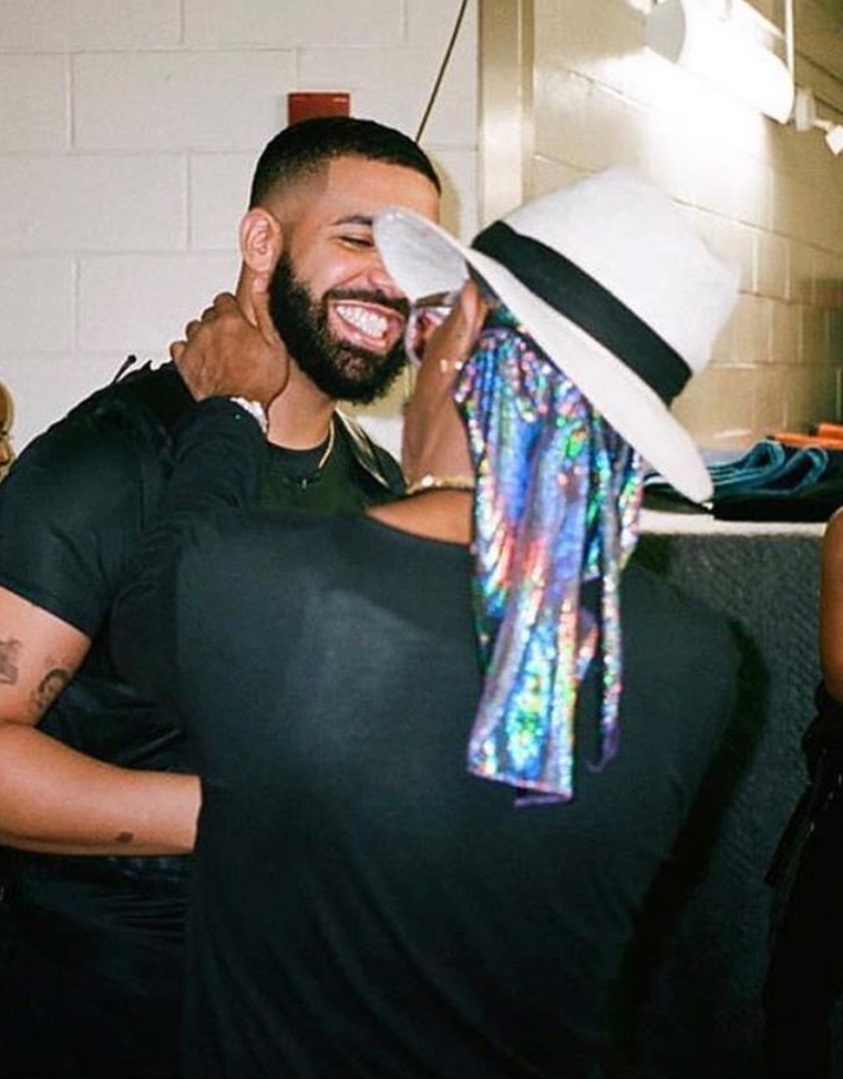 anonymousplugs's tweet photo. Grateful for the love and support from two style icons! ๐๐ฝ Thank you, @champagnepapi, for showing love ๐ซถ. And a special shoutout to the one and only @therealdennisg for always bringing the flyest looks. Your support means the world to me! ๐๐ฝโจ #customdurag #dialedin #durag https://t.co/fm51C3m5FA