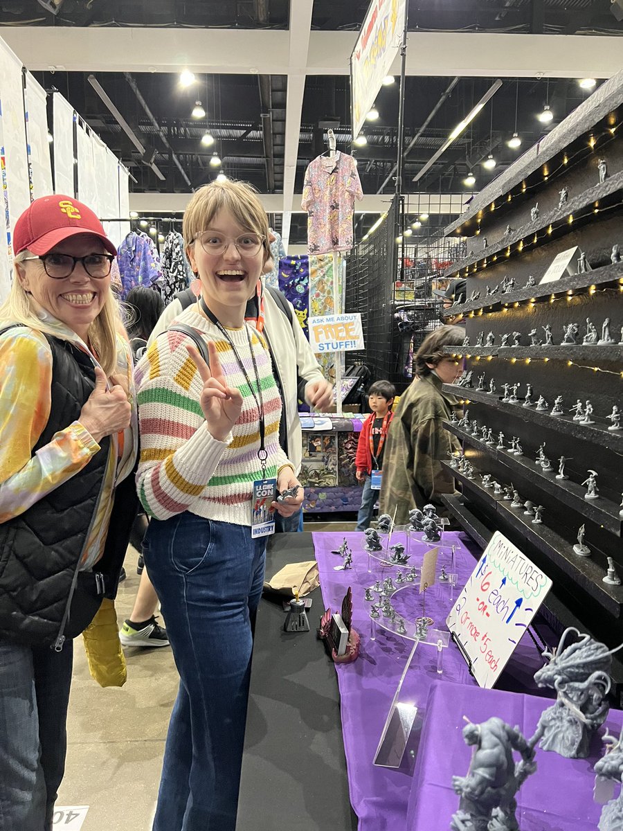 PurpleBJenga's tweet photo. Last sprint to the end of Day 3 of LA Comic Con. Let’s go! 
#lacomiccon #LACC https://t.co/QFWZvRRoeD