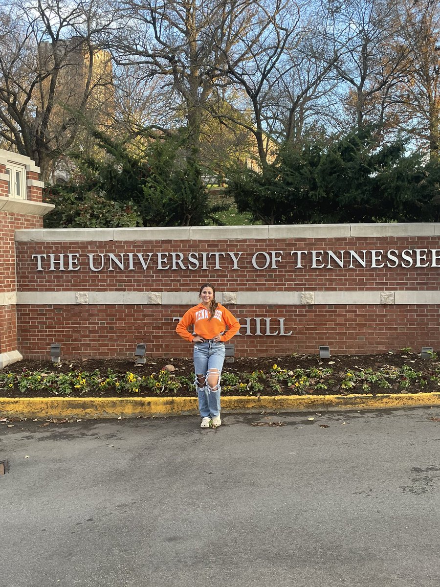 I had such a fun time today in Knoxville working with @Vol_Softball ! I loved the hitting drills and being in the cage with @KateMalveaux at today’s camp. I learned so much and hope to be back soon. Thank you to @KarenWeekly @MRhodesSmith @CoachMalveaux