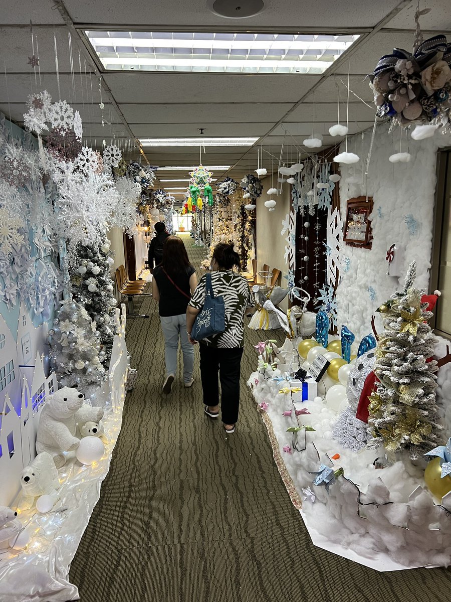 NicoloLuccini's tweet image. This is the last thing you see outside the court before being sentenced to jail 🤣 #onlyinthephilippines