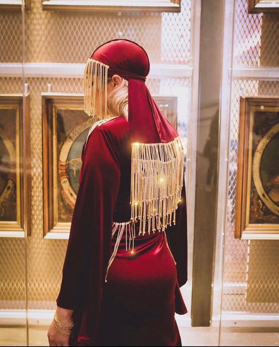 anonymousplugs's tweet photo. Renaissance Durag veil by Khali Ali 👑

Durag 👑 and dress 👗 by Anonymousplugs designed by Khali Ali. 

Phots 📸 by Khali Ali

If you would like to shop this look, visit us at https://t.co/OcxtH9zvrx

Photo taken in 2019 Brooklyn Museum https://t.co/QmgqUCKwqn