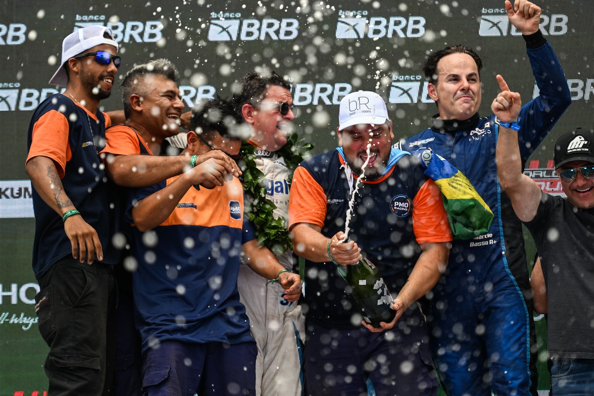 📈 Gran fin de semana de Marcio, que fue creciendo tanda a tanda, logró doble podio y lo coronó con un triunfo en la segunda carrera, mostrando la clase de piloto que es.

📷 TCR SA Media