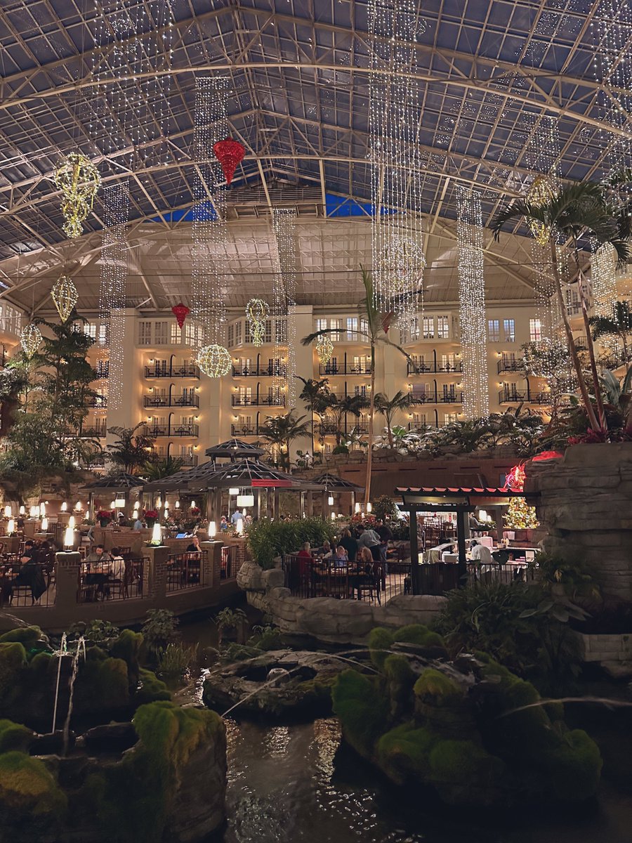 Checking into my 24th #WinterMeetings - this year in Nashville! 

Personally, one of my favorite venues for the Winter Meetings. 

Stax is ++. And the solid lobby sushi restaurant - a MUST for any Winter Meeting venue - makes it +++.