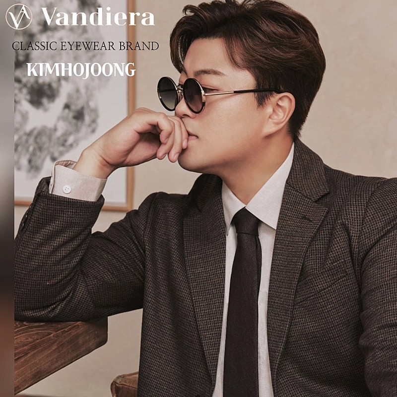 김호중 광고계의 멋진 모델 반디에라 완판남 

#김호중_클래식아이웨어_반디에라TVCF 
#김호중_아이웨어반디에라_공식모델
#김호중_광고계블루칩_완판남
#김호중 #KIMHOJOONG 
#TVAROTTI ​
@hojoongofficial