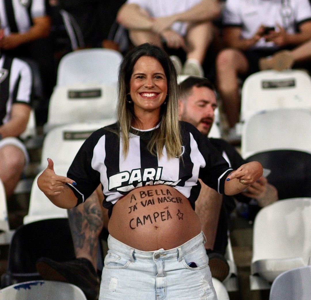 Parabéns Botafogo !!! Parabéns Bella , ops, pera ? Kkkkk evento cancelado mamãe. Kkkkk 😢