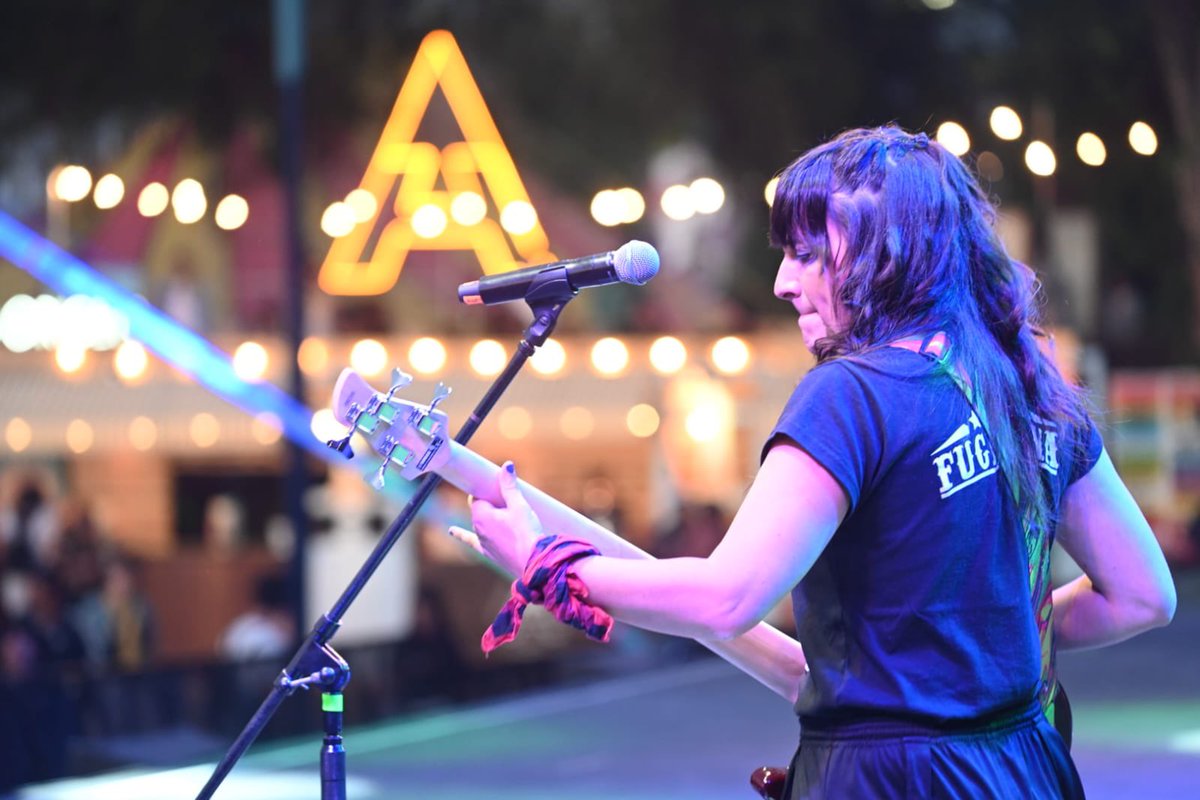Algo de lo mejor del paso de #LaFugitiva sobre nuestro escenario. 
Este #Vol16 se vino con todooooo 🎸🍻🎶