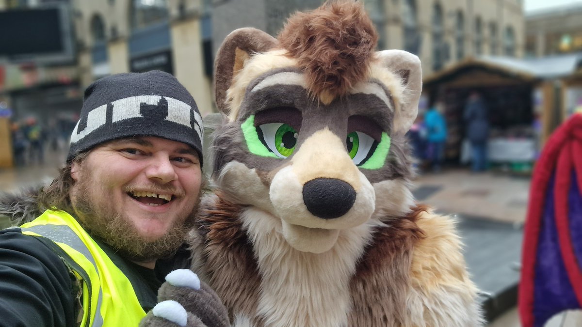 Had an absolutely EPIC time at @FurTMCardiff today! Got to hang out with the most excellent of people, including the amazing @Lorcian1 who got his new suit today! (Built by @CCDinoFursuits ^_^ )