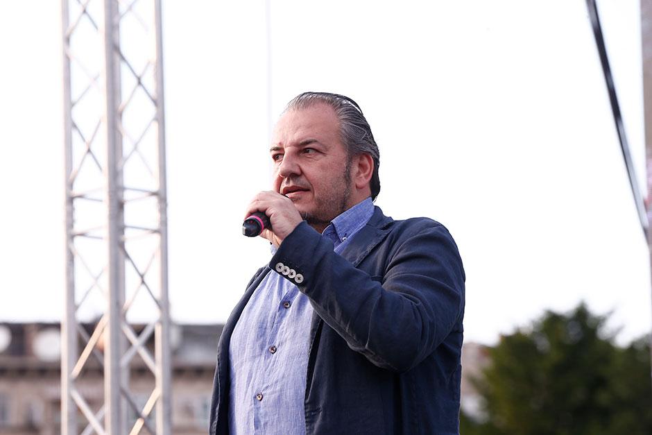 LosZao's tweet image. Prvi put nam u goste dolazi profesor sa Pravnog fakulteta Miodrag Miško Jovanović, jedan od osnivača ProGlasa. DLZ, sreda od 20h na @novarsonline i na YouTube!!!
#UcutatiNecemo