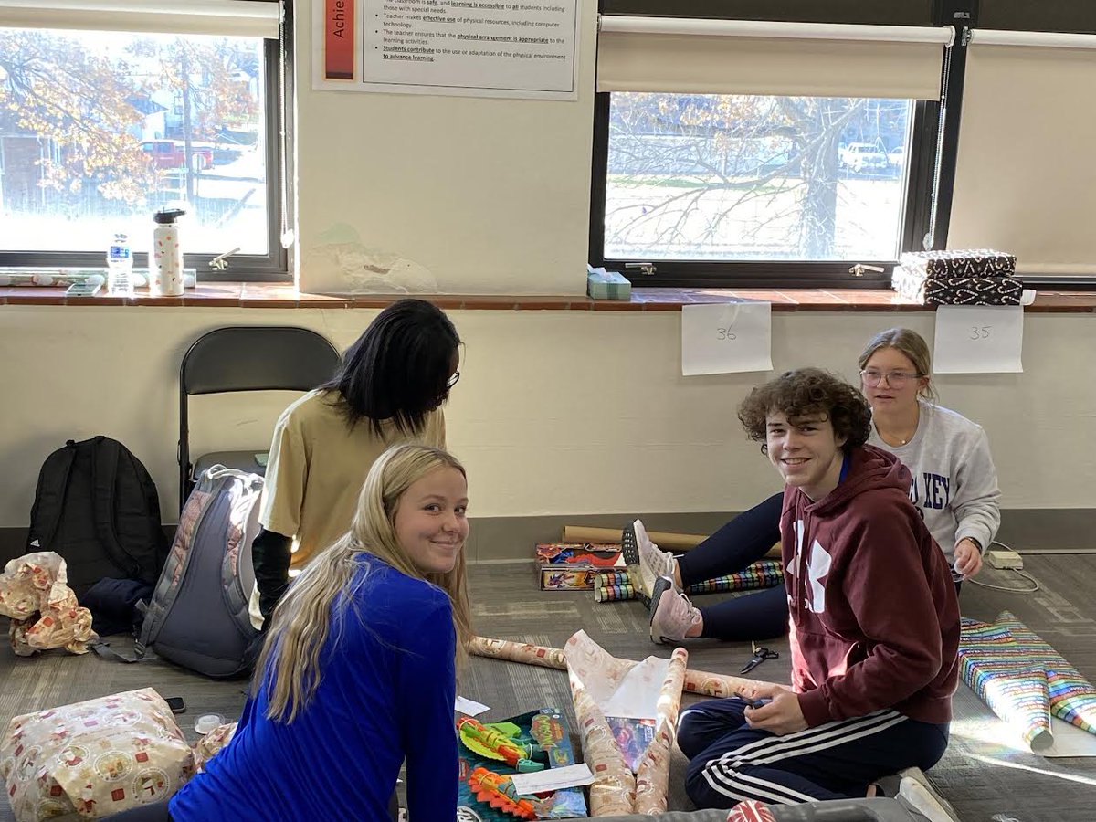 DandurandJason's tweet photo. Our amazing @RHS_Shells Student Council has been hard at work prepping &amp; wrapping gifts for our annual Kids Christmas event.  This year's event will take place at the ROX Arena on Dec. 9th!  #GoShells #AboveTheLine #TisTheSeason #ShellsGiveBack https://t.co/SRR1e0l9IN