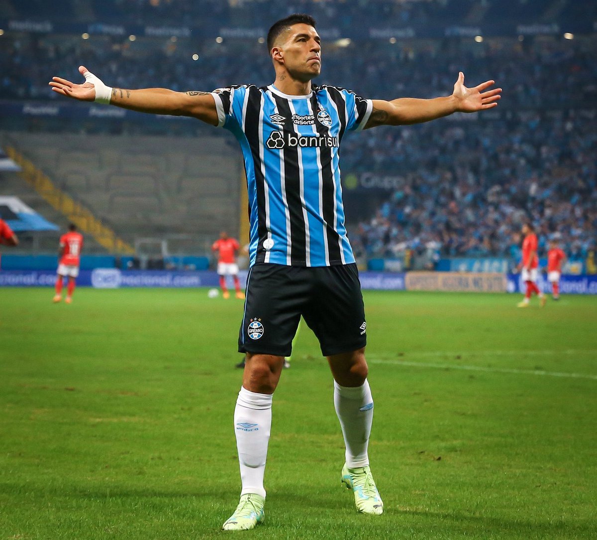 Um dia, lá no futuro, vou contar para os meus netos que vi Luis Alberto Suárez Diaz, um dos maiores atletas da história do futebol, jogando pelo Grêmio. Que privilégio.