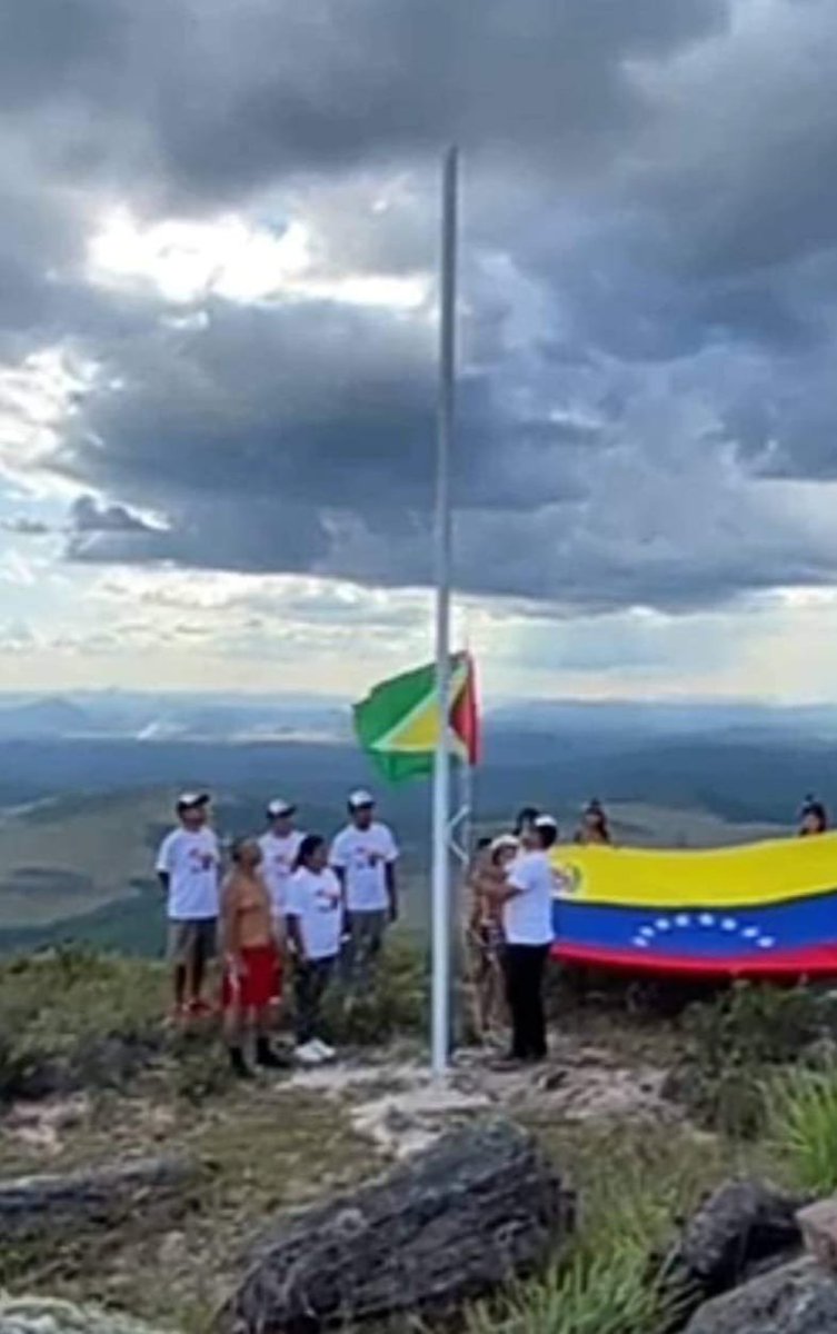 AntroCanal's tweet photo. Esto es un momento histórico.... simboliza el inicio de la total recuperación del Esequibo. #3Dic #Mimapa https://t.co/pwFTxtP9o1