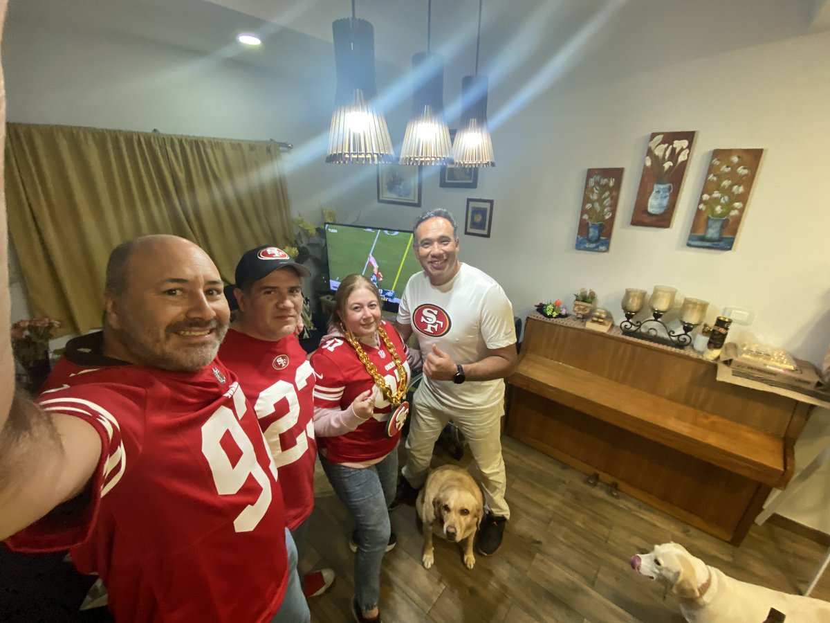 yonyracer's tweet photo. Go Niners!!! #TuPaseCompleto https://t.co/wbvWLo5NSO