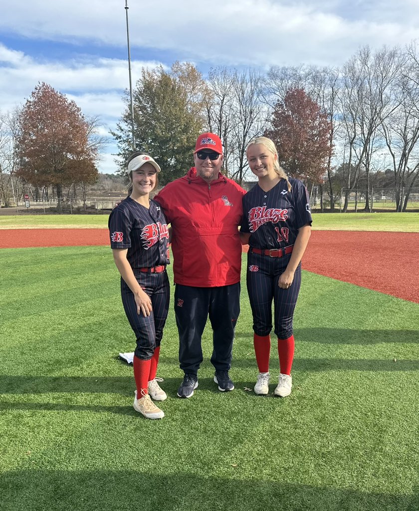 Had such a fun weekend in Oxford with @OleMissSoftball ! Thank you @Jamie_Trachsel @d_nicolaisen @KarlGollan for putting on such a fun and high energy camp! Hope to be back soon! ❤️🩵@blazeunited16 @C_robertson10